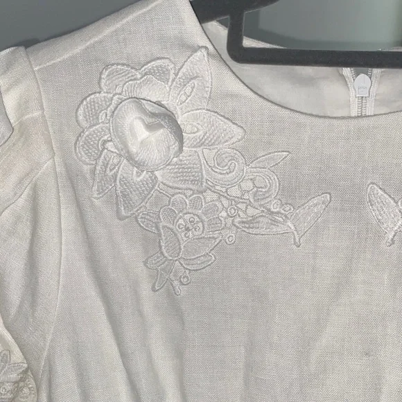 Elegant White Lace Dress - Picture 3 of 8